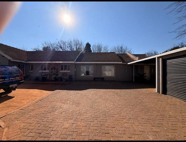 4 BEDROOM HOUSE FOR SALE IN DRIE RIVIERE